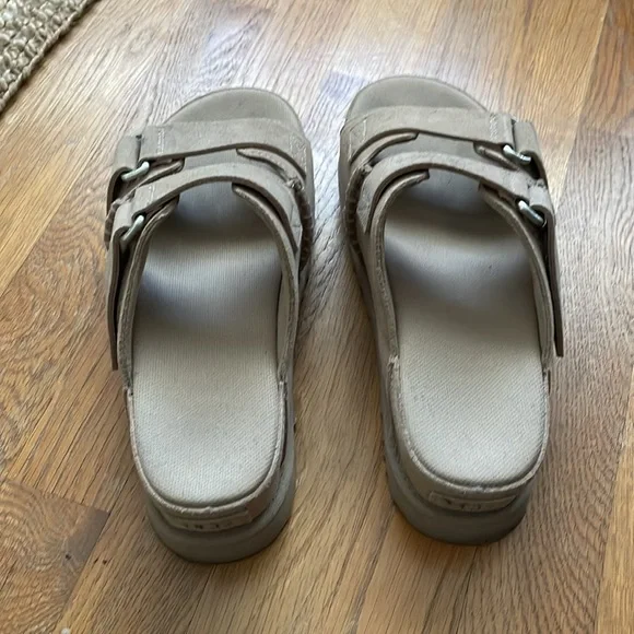 UGG Goldenstar Hi Platform Slides - Picture 3 of 8